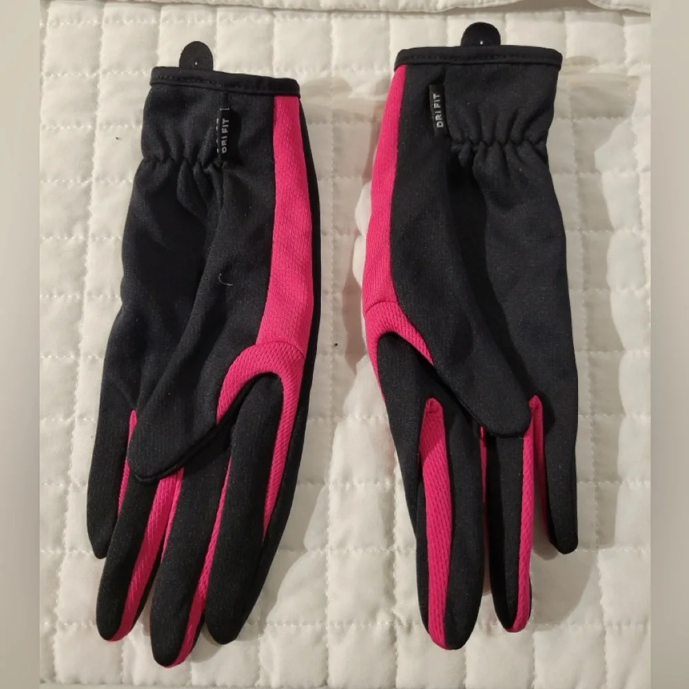 Nike Dri-FIT‎ Black Hot Pink Running Gloves Barbiecore Feminine Sporty Athletic
